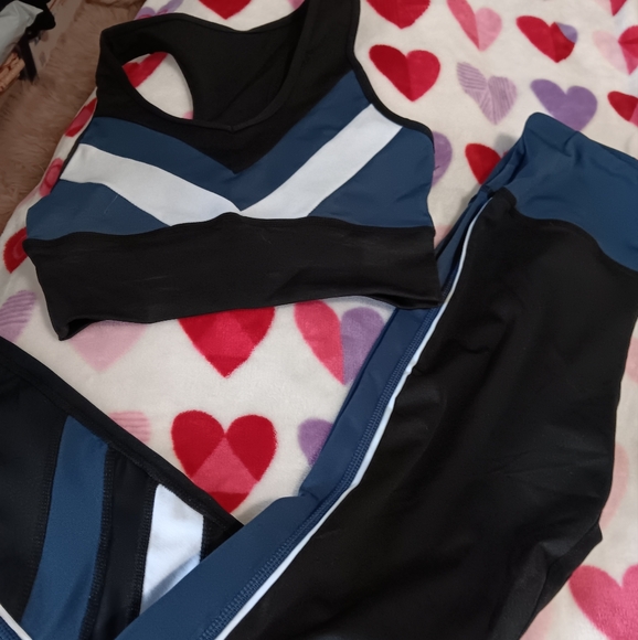 Pants - Nwt 3 piece workout set size small/medium